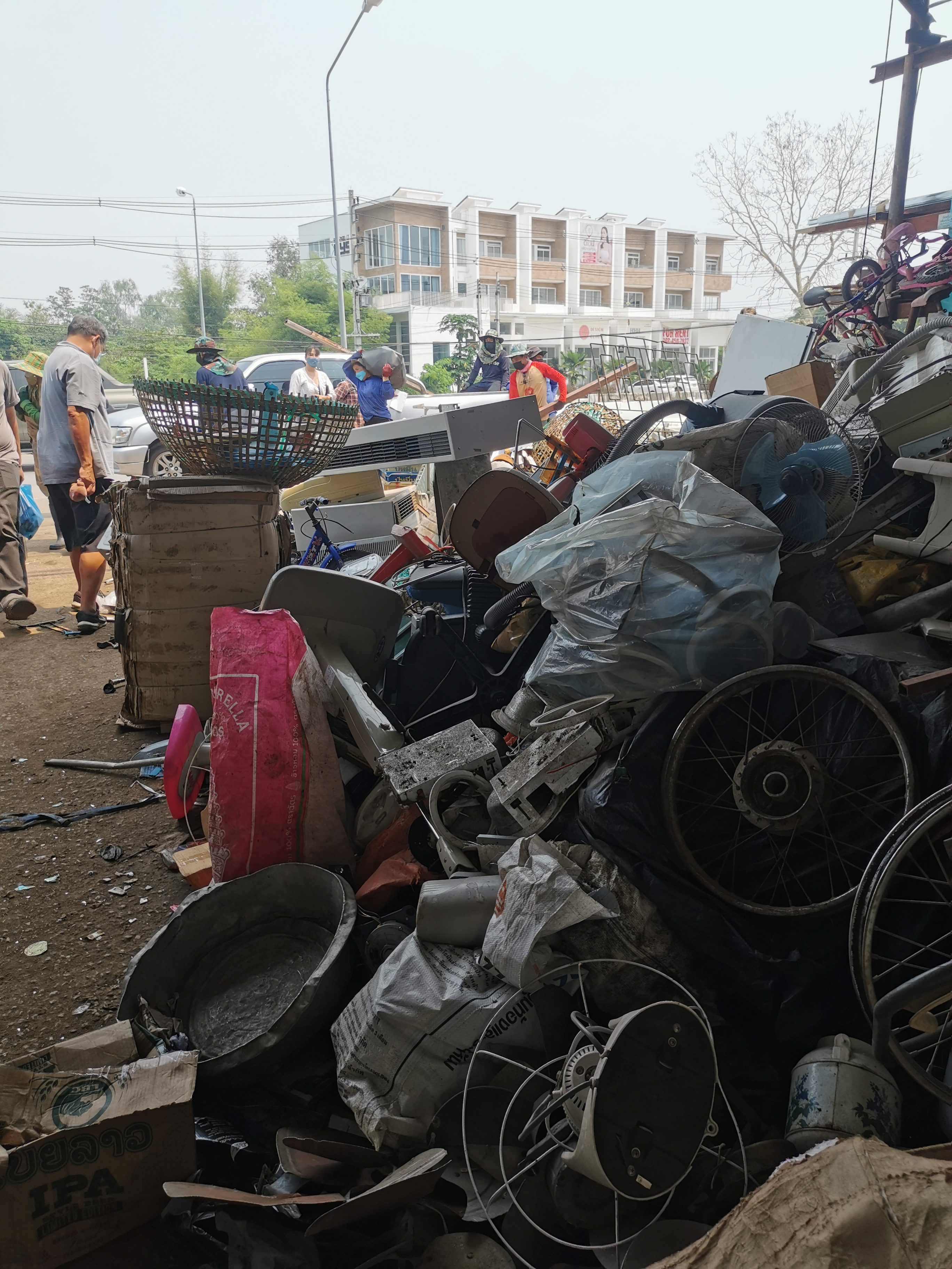Recycling in Thailand | Reflections about a visit to the waste dealer